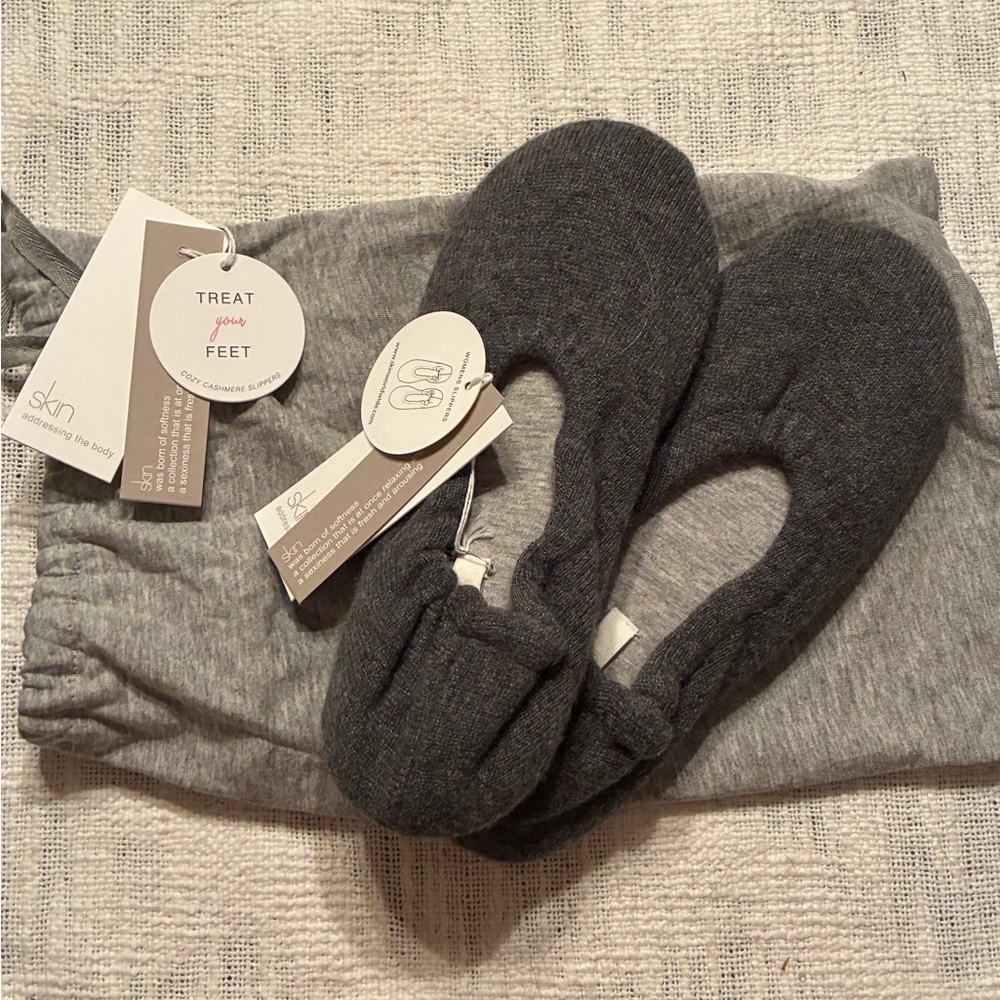 Skin Charcoal grey cashmere ballet slippers